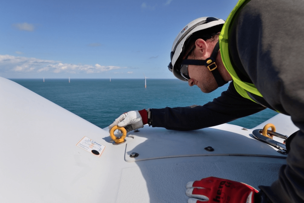 GWO, RenewableUK Team Up to Fast-Track Oil & Gas Workers’ Switch to Offshore Wind